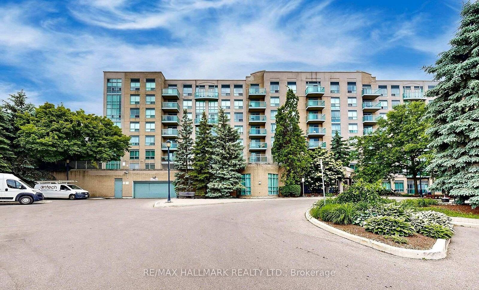 Property Photo:  3 Ellesmere Street 215  ON L4B 4N2 