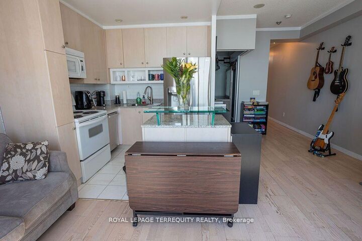 Property Photo: 8 York Street 3108 ON M5J 2Y2