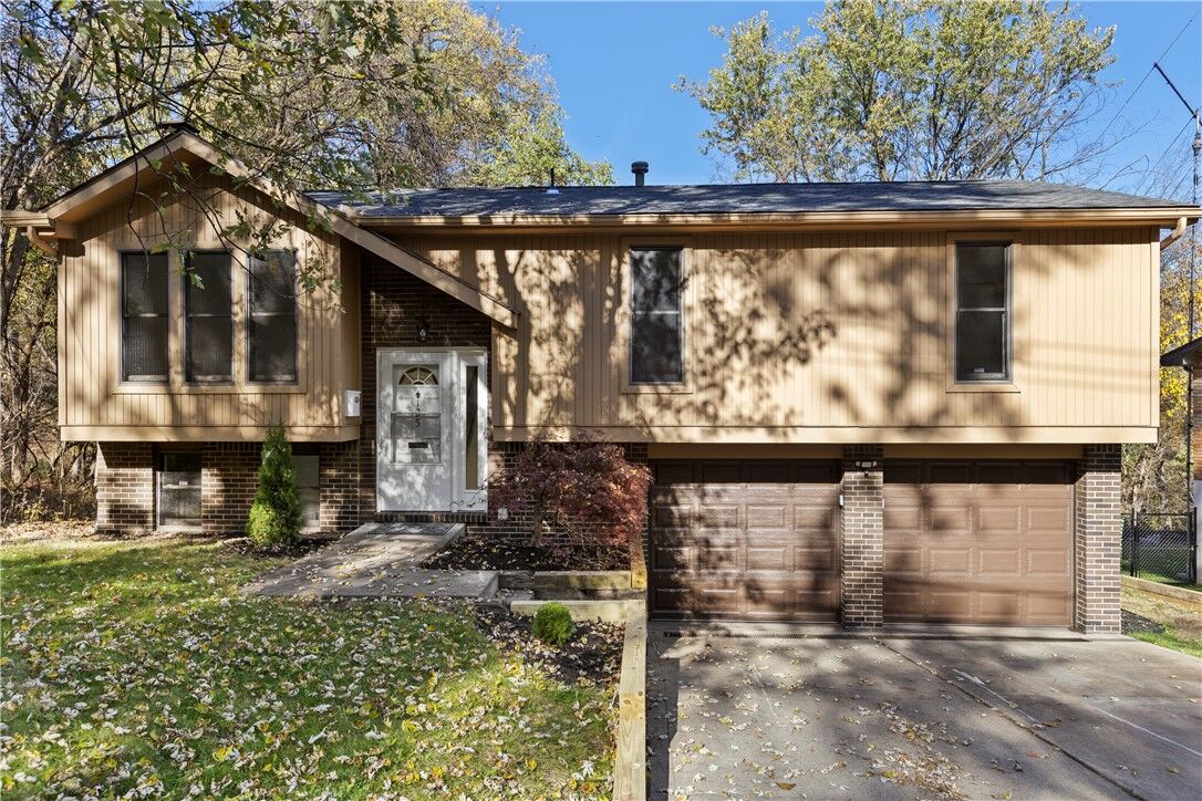 Property Photo: 125 Shenandoah Dr PA 15235