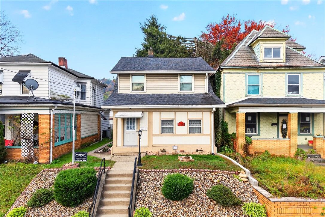 Property Photo:  2025 7th Ave  PA 15010 