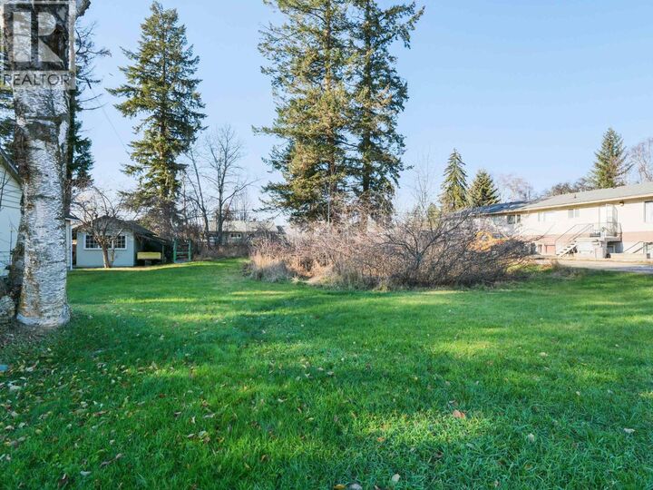 Property Photo:  633 Wilson Street  BC V2J 2W5 