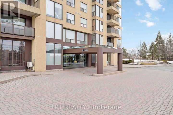 Property Photo: 545 St Laurent Boulevard 2806 ON K1K 4H9