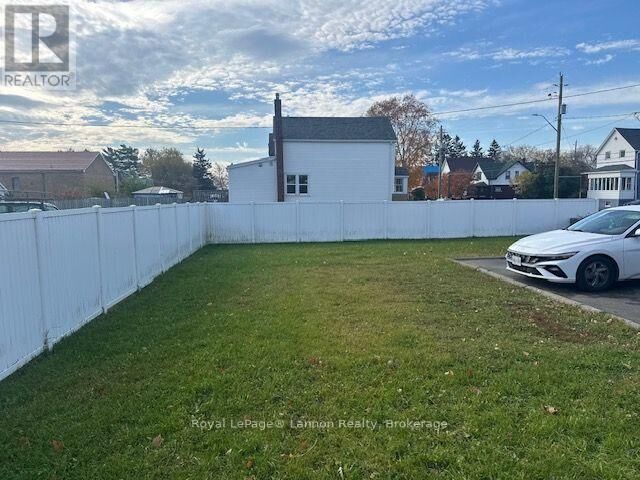 Property Photo:  271 Wilson Street  ON P7B 1N1 