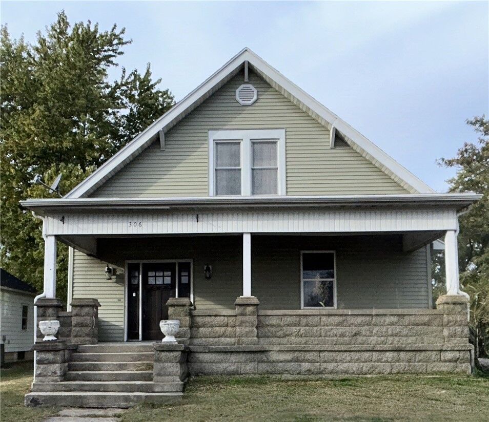 Property Photo:  306 E Main Street  IL 62467 