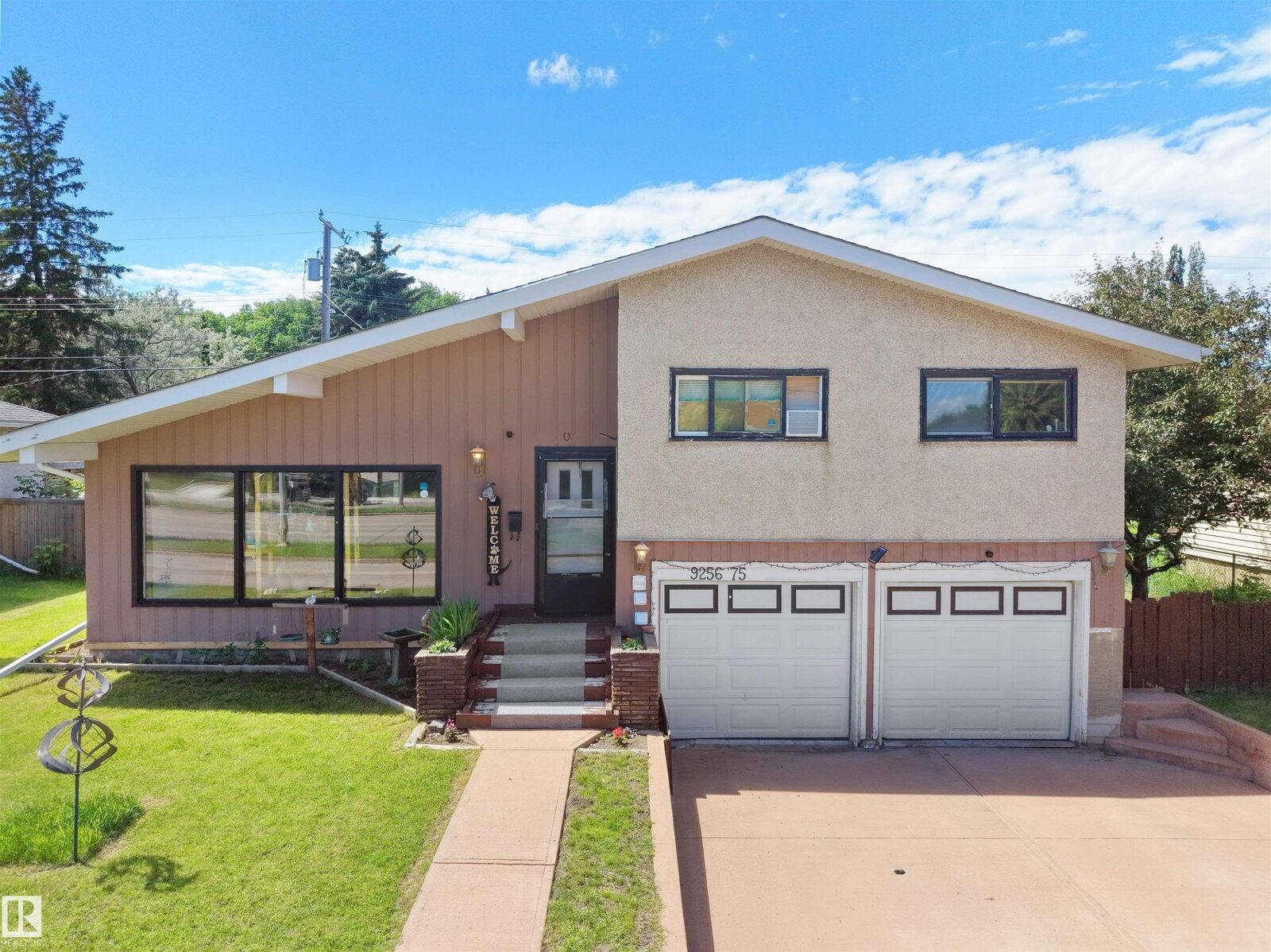 Property Photo:  9256 75 Street NW  AB T6C 2H4 