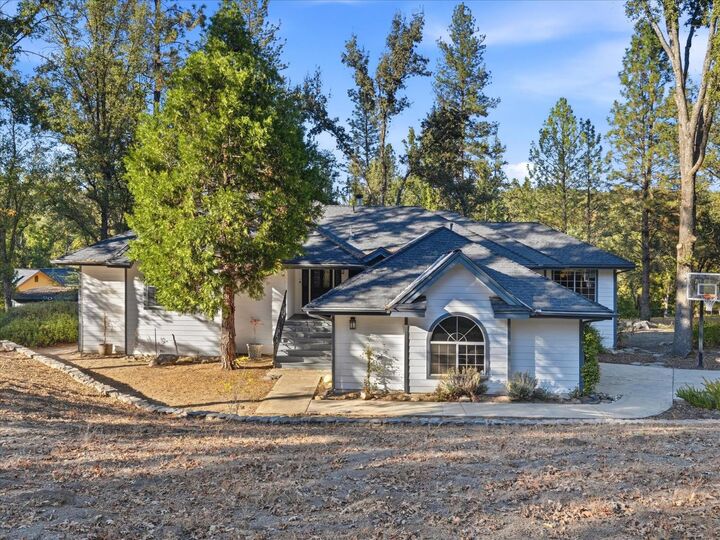 Property Photo:  46055 Sutton Drive  CA 93644 
