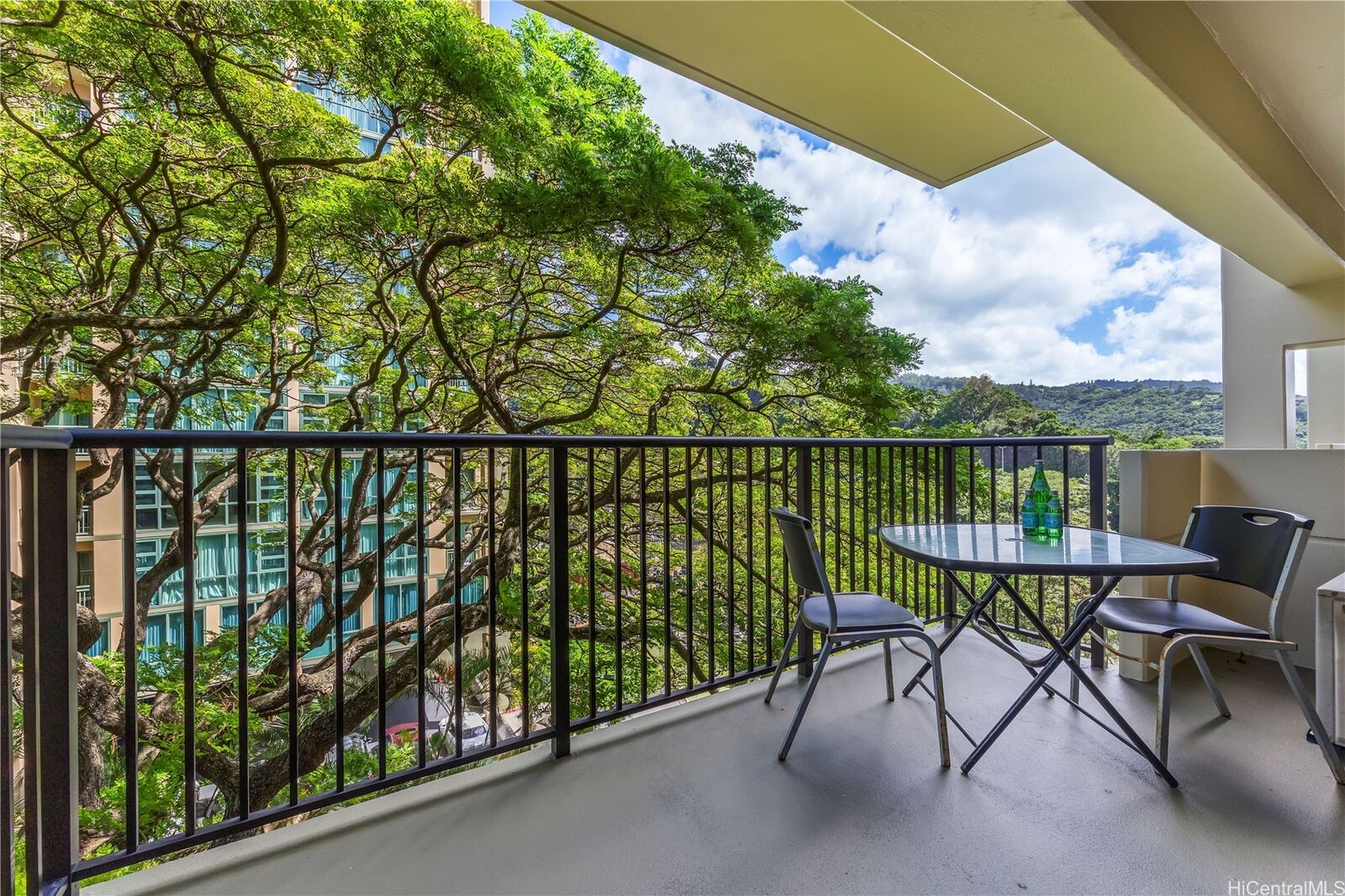 Property Photo: 21 Craigside Place 5E HI 96817