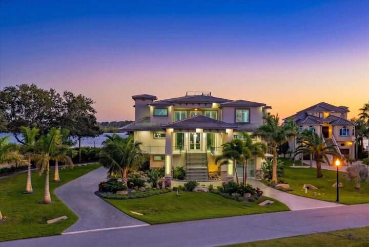 Property Photo: 4508 Harborpointe Drive FL 34668