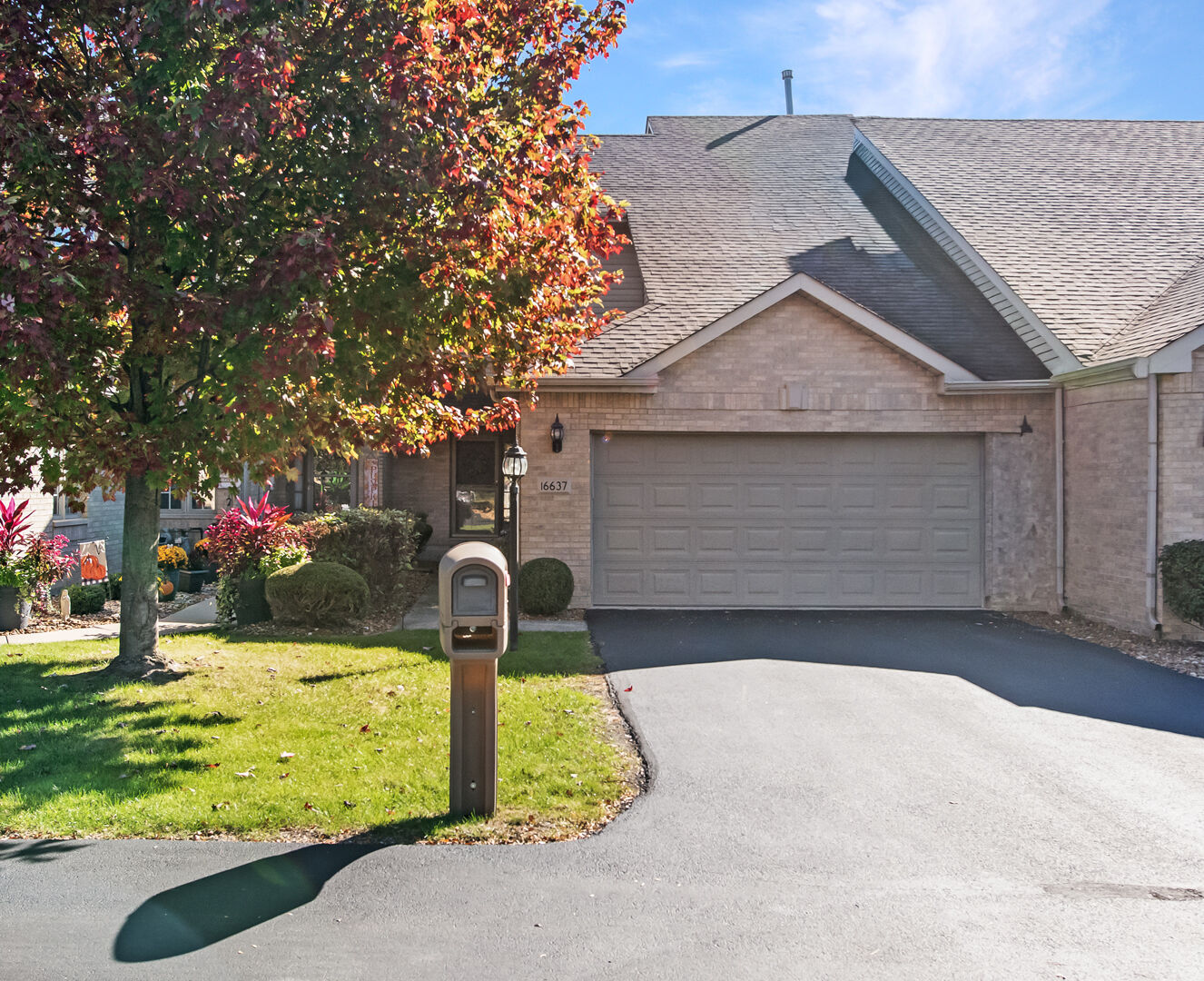 Property Photo: 16637 Wexford Court IL 60477