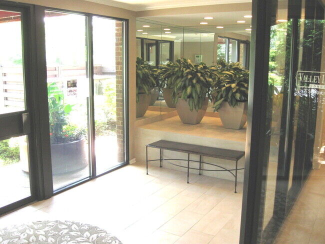 Property Photo: 2020 Chestnut Avenue 406 IL 60025