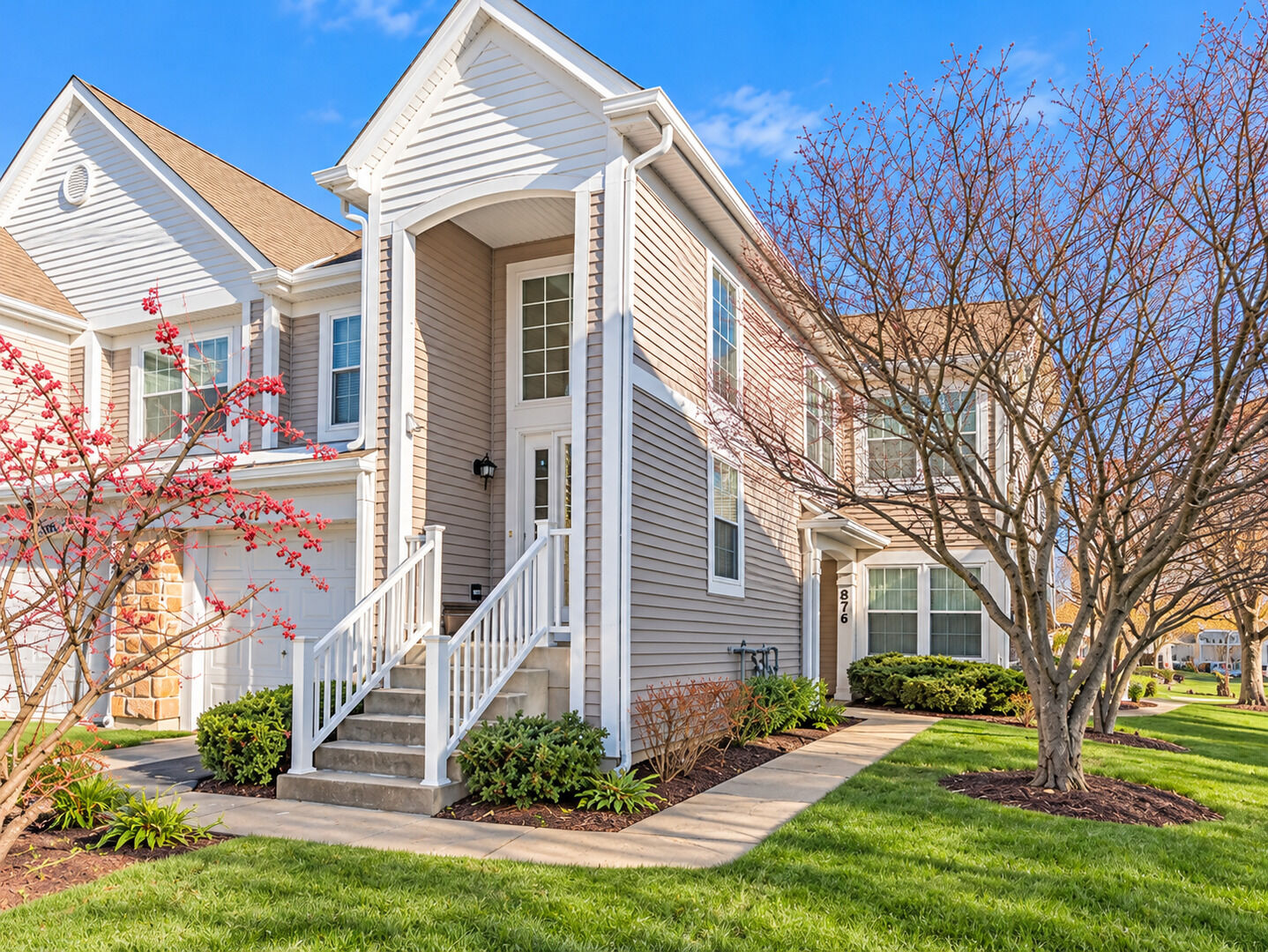 Property Photo:  876 Brompton Court 876  IL 60188 