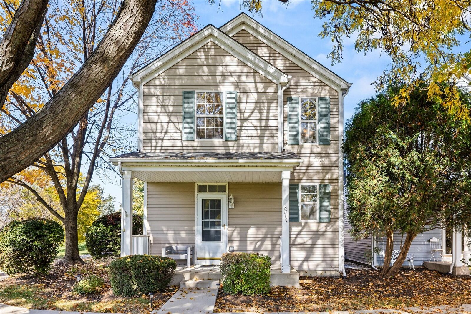 Property Photo:  2215 Dalewood Court  IL 60586 