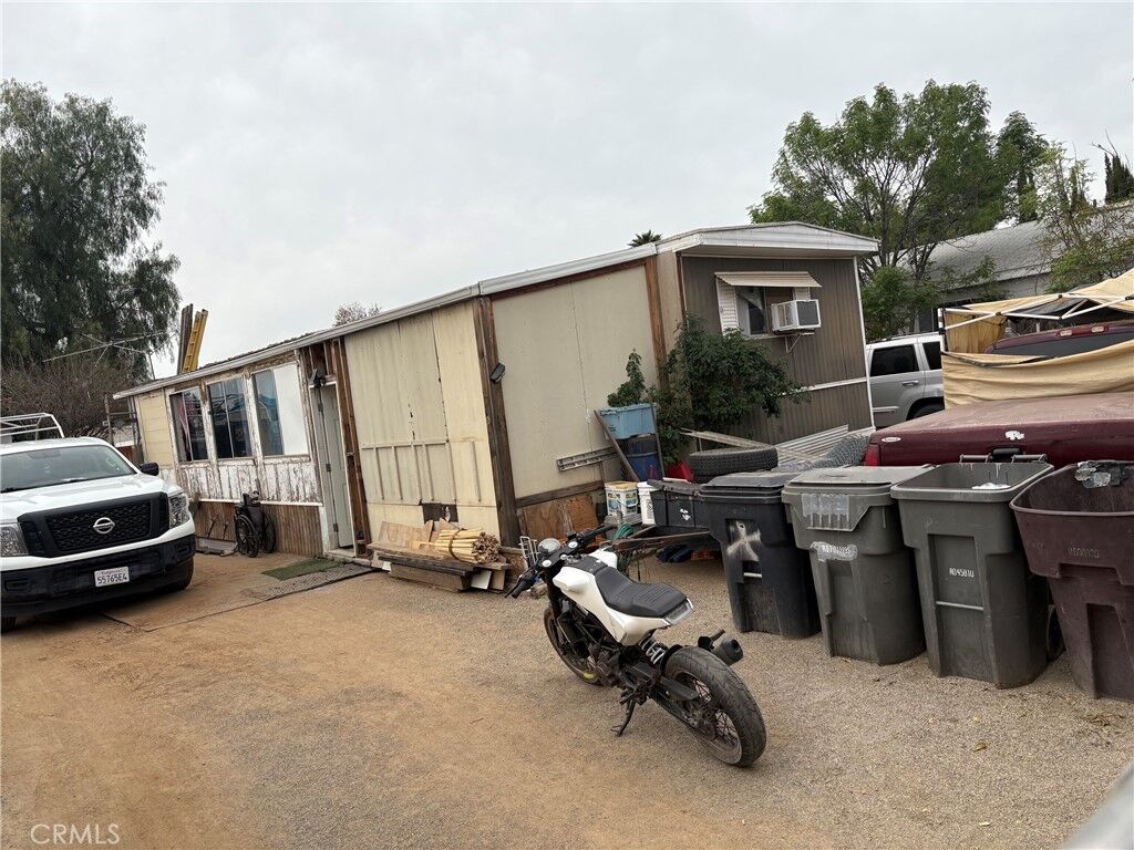 Property Photo:  25105 Avenida Valencia  CA 92548 