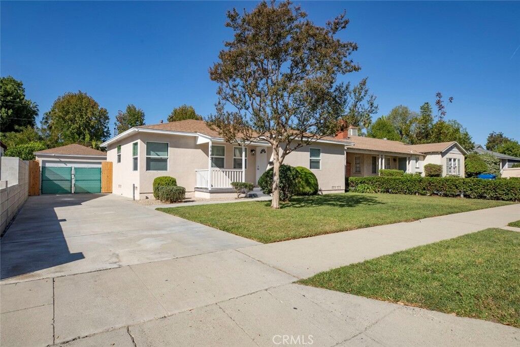 Property Photo:  6643 Colbath Avenue  CA 91406 