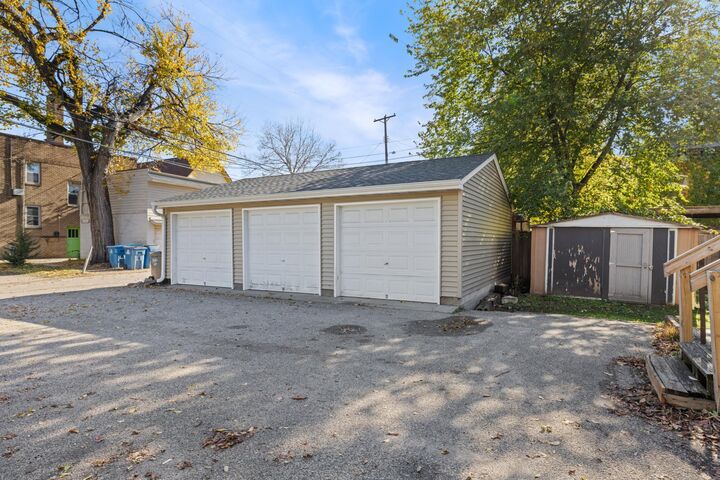 Property Photo: 2523 Lyndale Avenue S 3 MN 55405