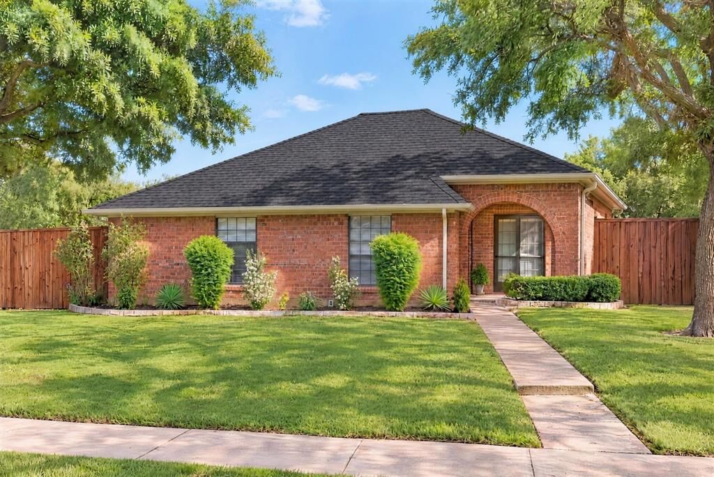 Property Photo:  2910 Baron Drive  TX 75040 