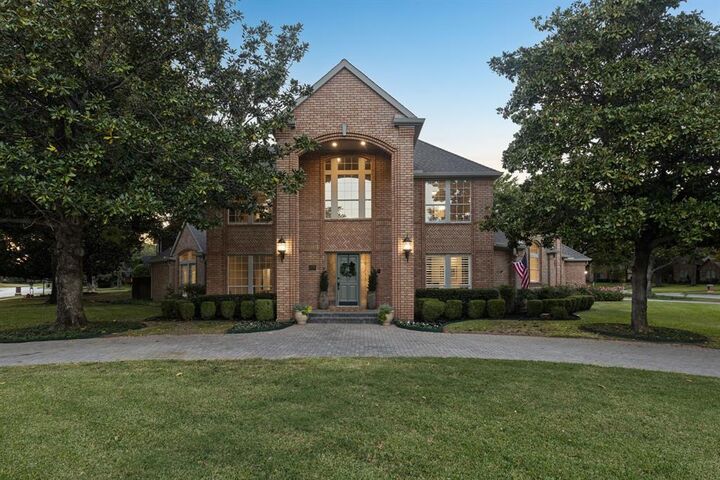 Property Photo:  300 Gregg Court  TX 76092 
