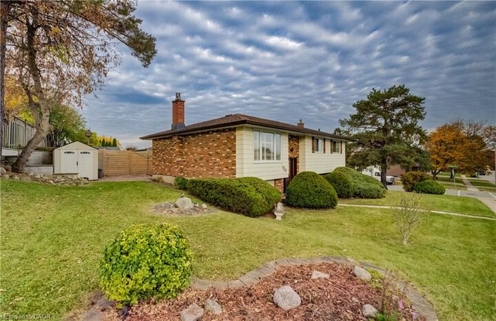 Property Photo:  100 Moffat Drive  ON N1R 6E4 