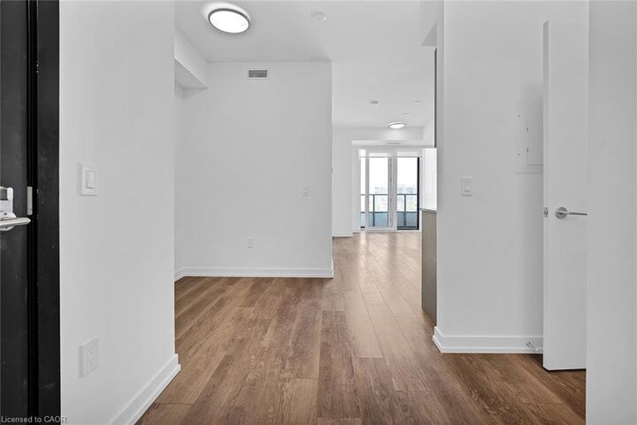 Property Photo:  5 Wellington Street 807  ON N2G 0E3 