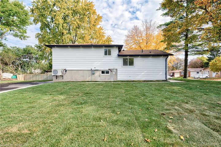 Property Photo:  6 Hillside Drive  ON N2E 1R2 