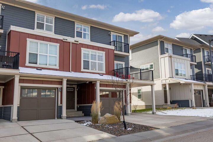 Property Photo:  428 Nolan Hill Drive NW 407  AB T3R 0V4 