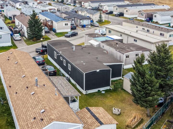 Property Photo:  1101 84 Street NE 819  AB T2A 7X2 