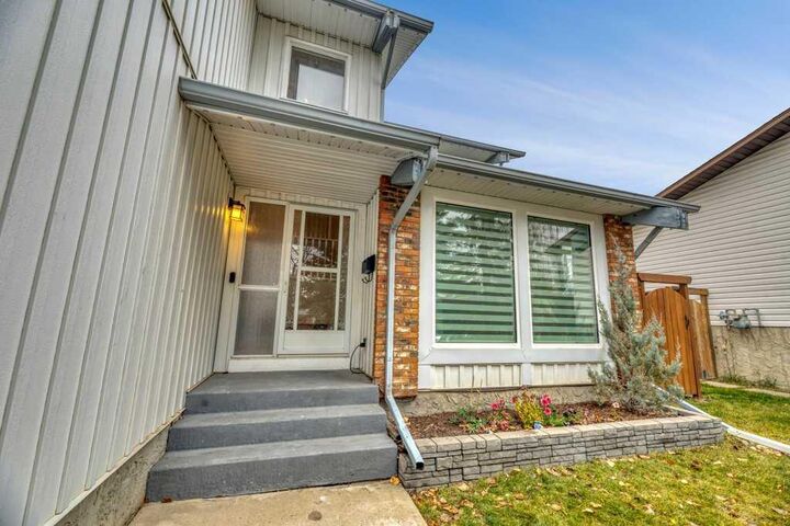 Property Photo:  408 Woodside Road SW  AB T2W 3J7 