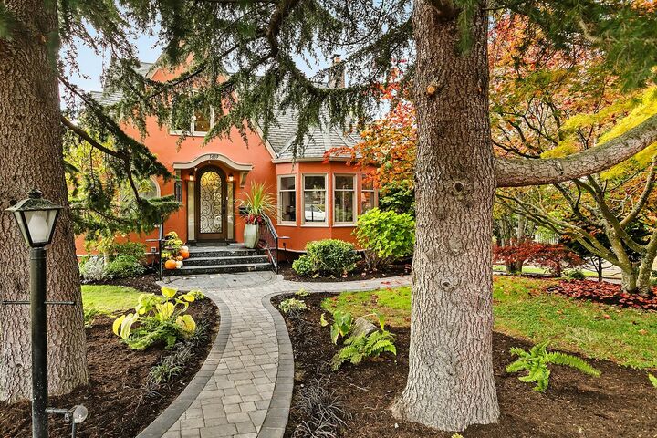 Property Photo:  3639  Magnolia Boulevard W  WA 98199 