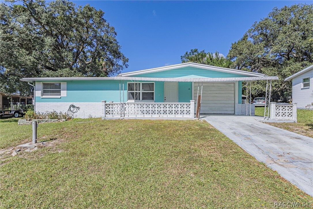Property Photo:  6 S Jefferson Street  FL 34465 