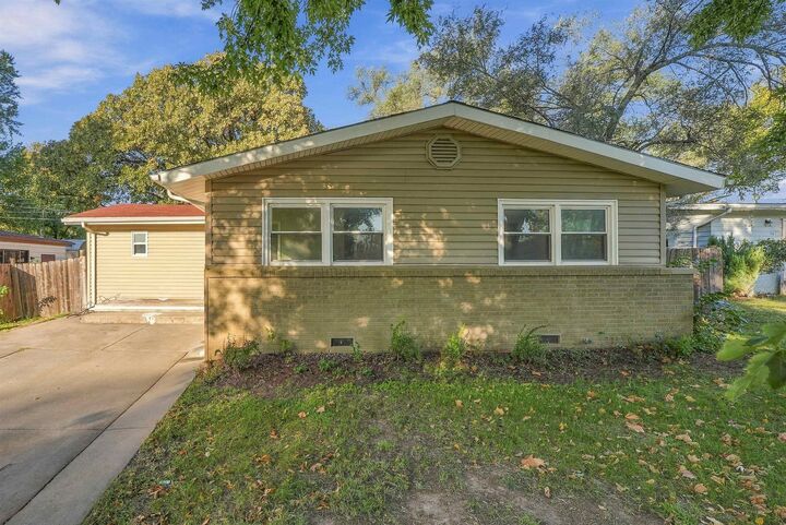 Property Photo: 469 S Woodlawn Blvd KS 67037