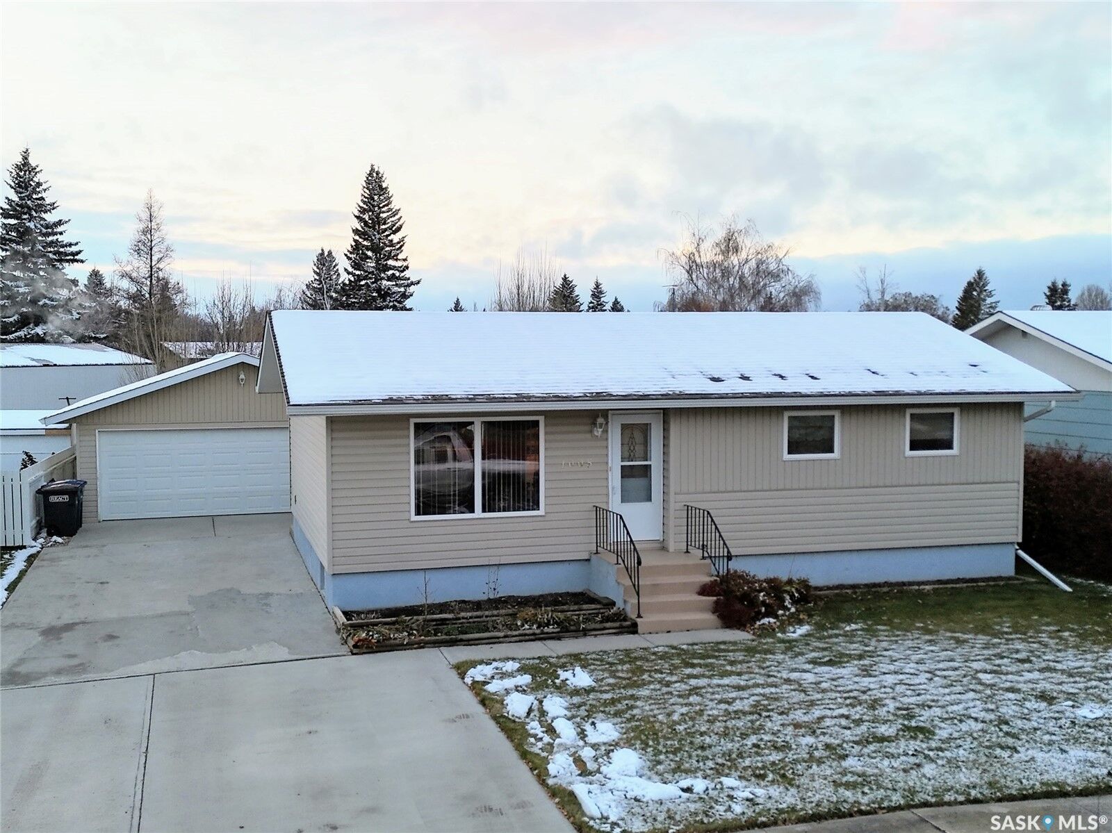 Property Photo:  1005 14th Street  SK S0K 2A0 