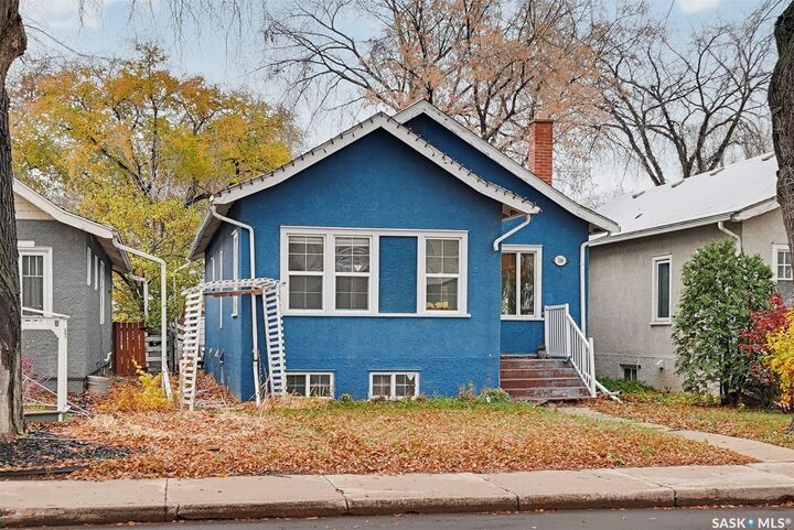 Property Photo:  704 4th Avenue N  SK S7K 2N1 