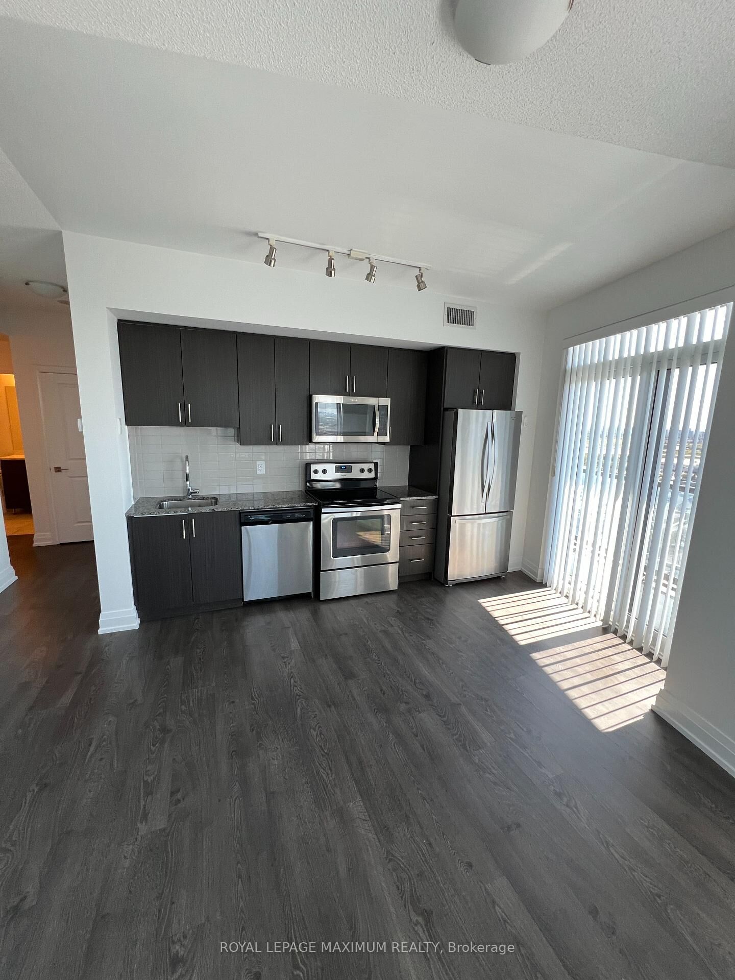 Property Photo:  3700 Highway 7 Road W 1805  ON L4L 0G8 