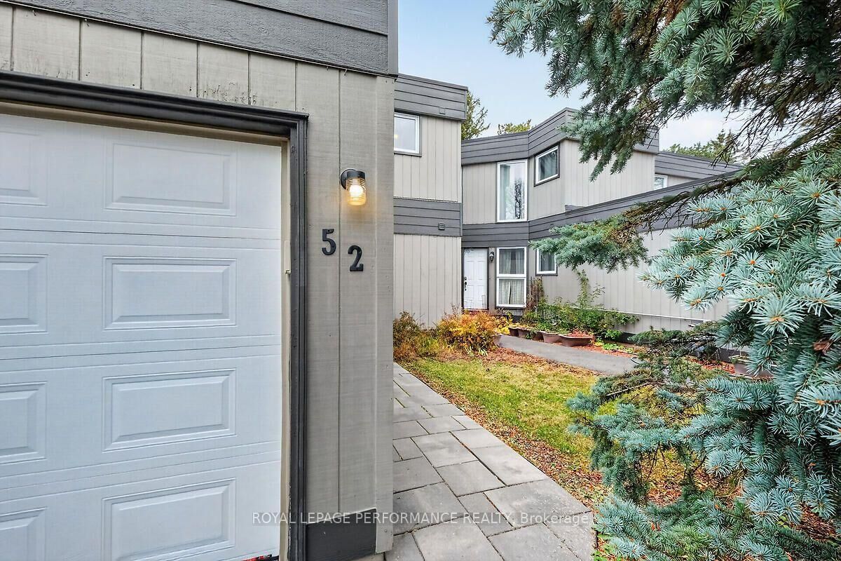 Property Photo:  52 Compata Way 23  ON K1B 4W9 