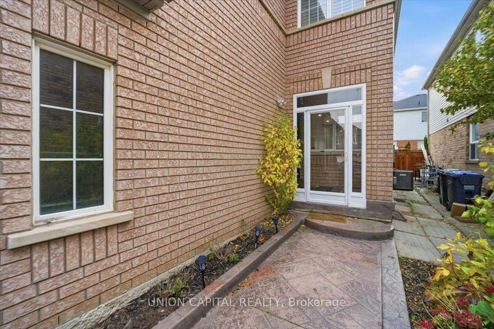 Property Photo:  15 Hackberry Gate  ON L6R 2E7 