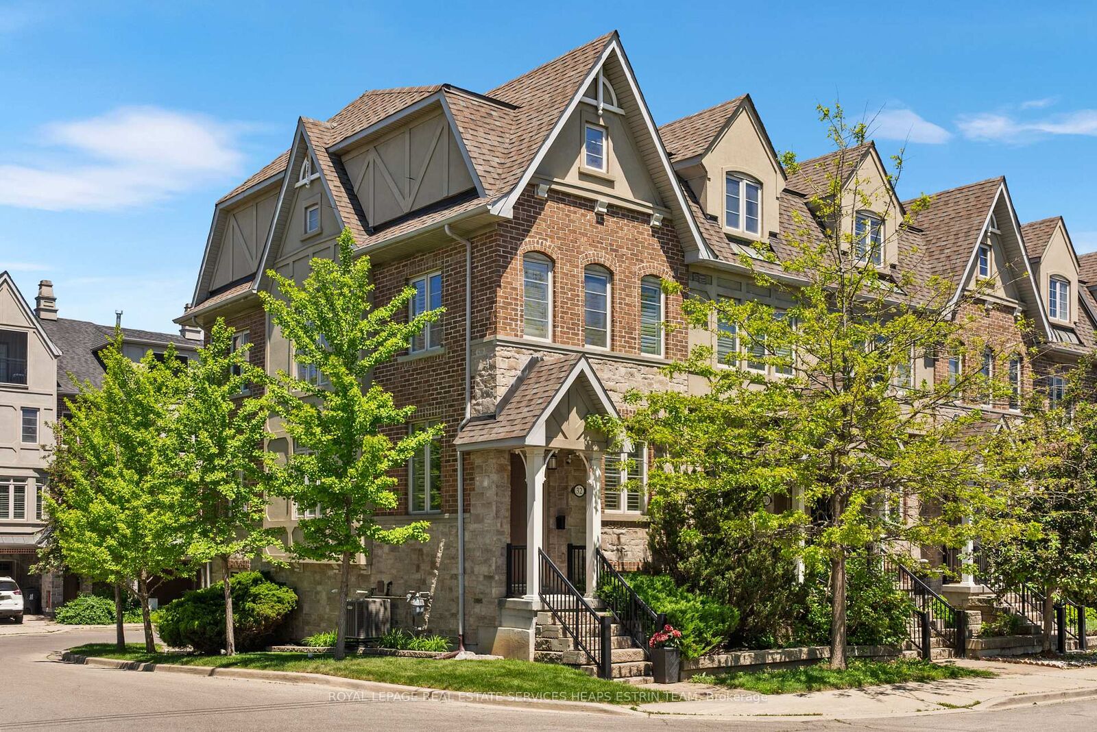 Property Photo:  32 Mendota Road  ON M8Y 1E8 