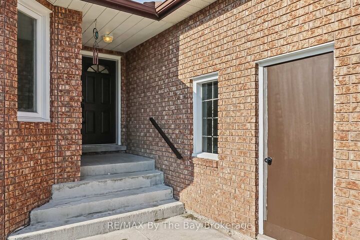 Property Photo: 6 Riverdale (Main Level) Drive ON L9Z 1E9