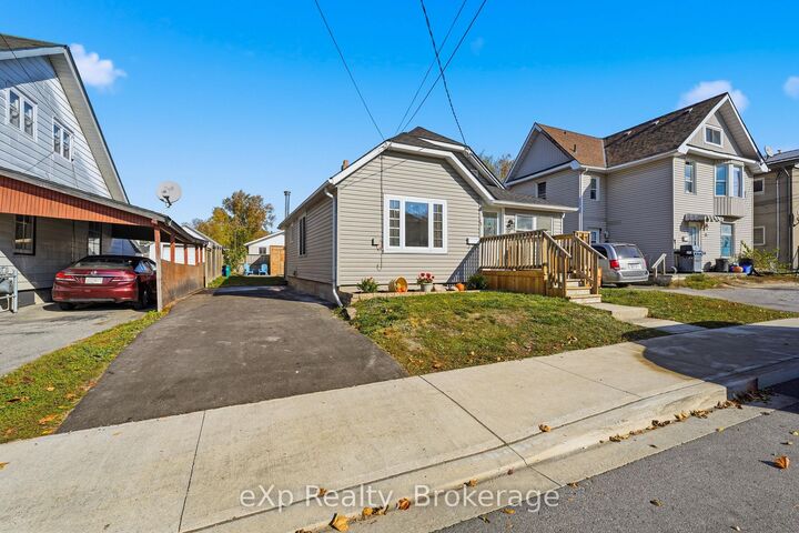Property Photo:  20 Richard Street  ON K8V 1V1 
