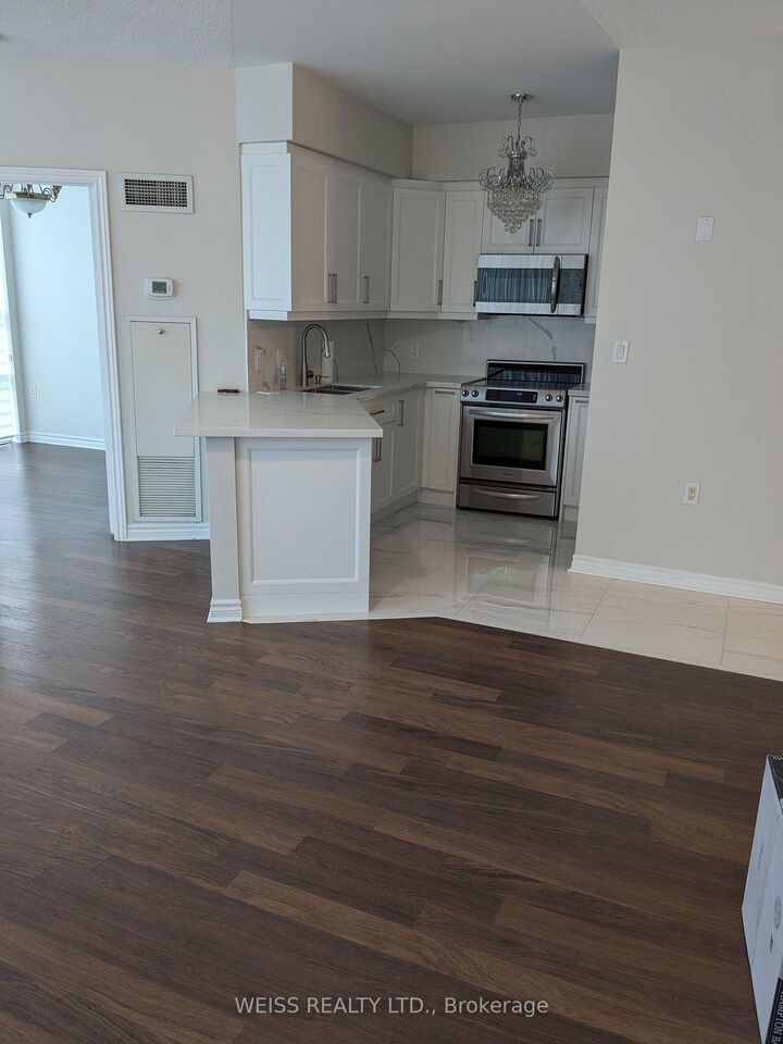 Property Photo:  3840 Bathurst Street 104  ON M3H 6C6 