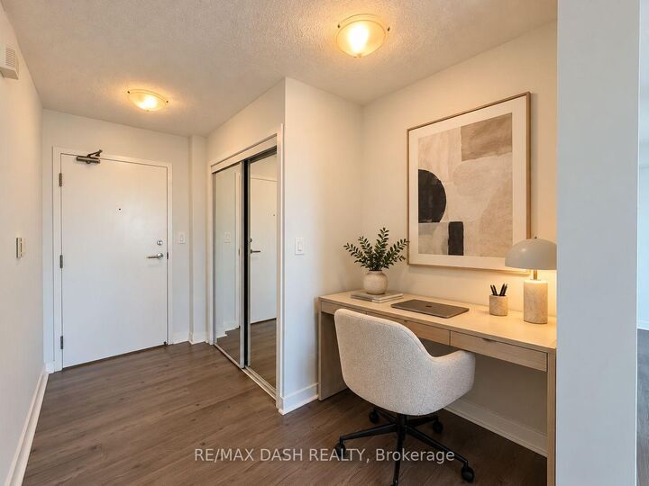 Property Photo:  25 Telegram Mews 1715  ON M5V 3Z1 