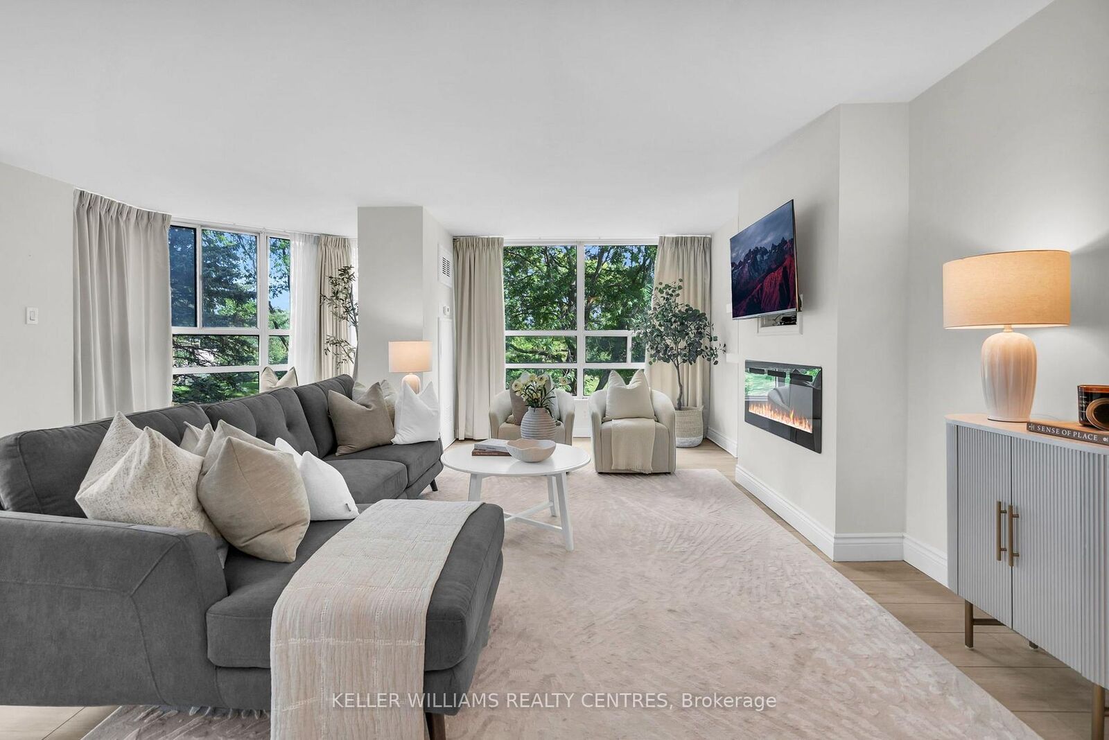 Property Photo: 7905 Bayview Avenue 204 ON L3T 7N3