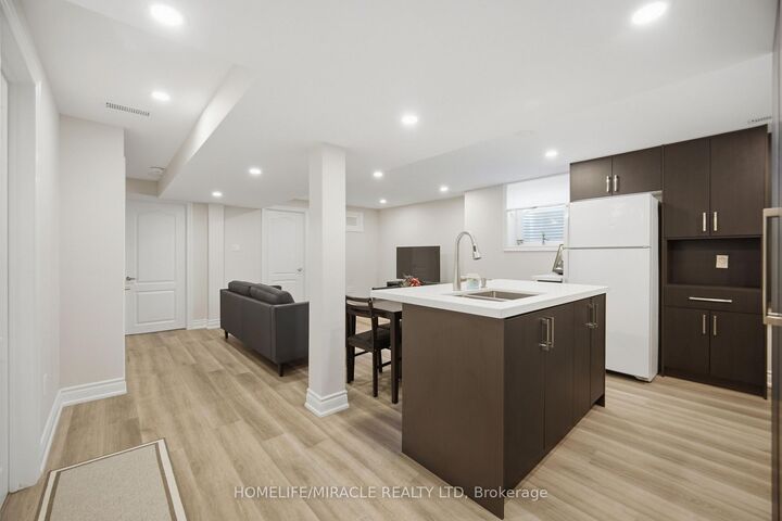 Property Photo:  3008 Britannia Road W Basement  ON L5M 6K2 