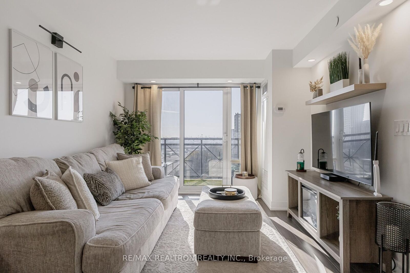 Property Photo:  2 Eva Road 829  ON M9C 2A8 