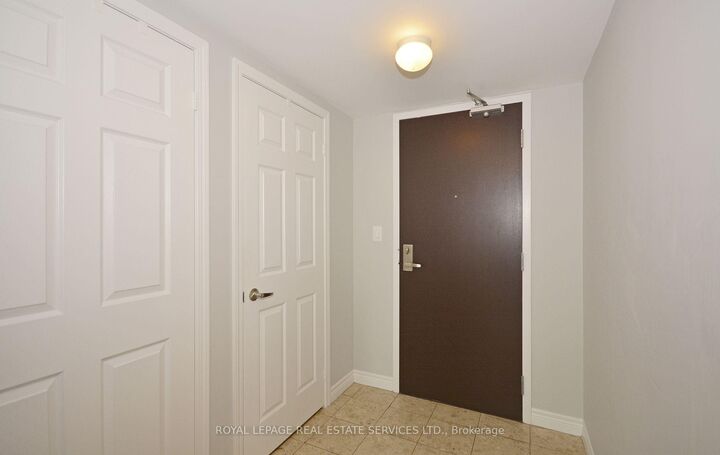 Property Photo:  208 Enfield Place 1201  ON L5B 0B8 