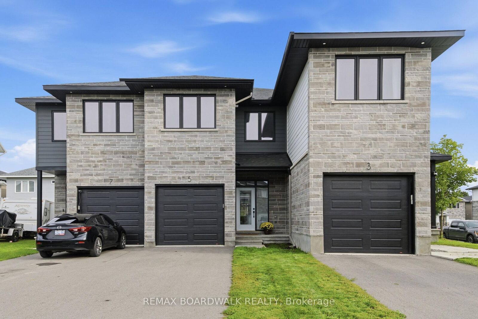 Property Photo:  5 Morrall Court  ON K7S 0J4 