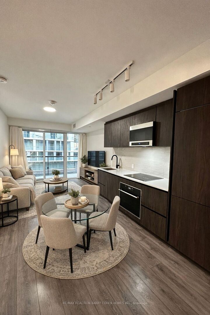 Property Photo: 117 Broadway Avenue 421 ON M4P 1V3
