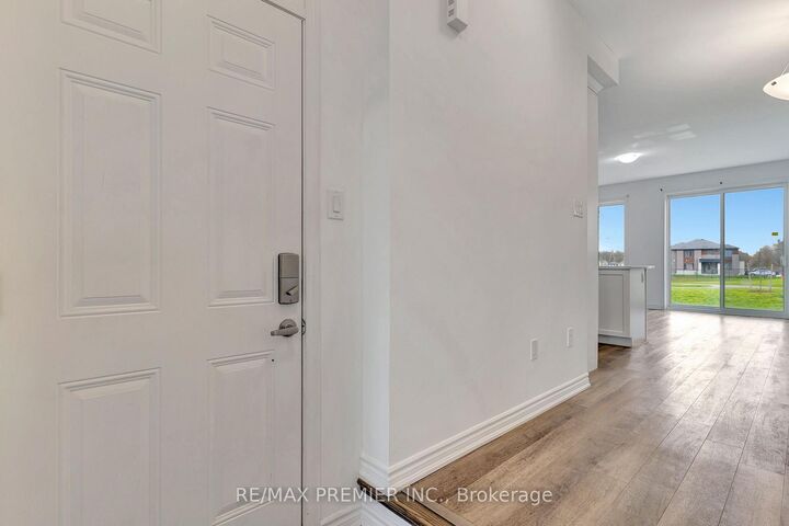 Property Photo:  4 Saxony Street  ON N2R 0S3 