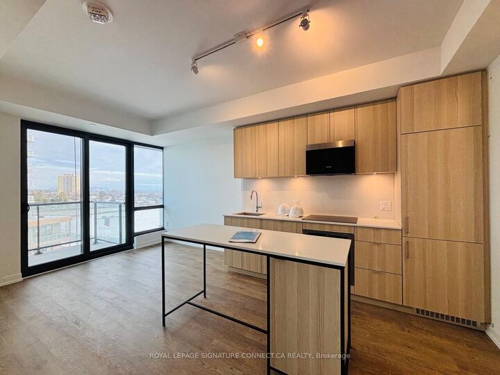 Property Photo: 251 Masonry Way 513 ON L5H 0B3