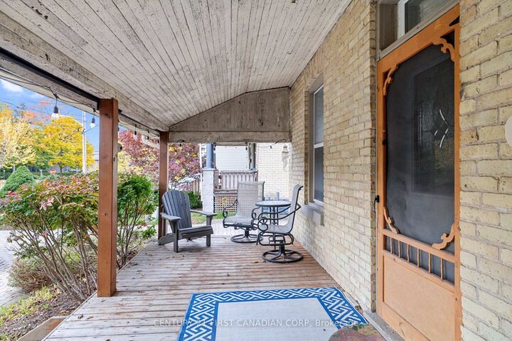 Property Photo: 562 Piccadilly Street ON N5Y 3G8