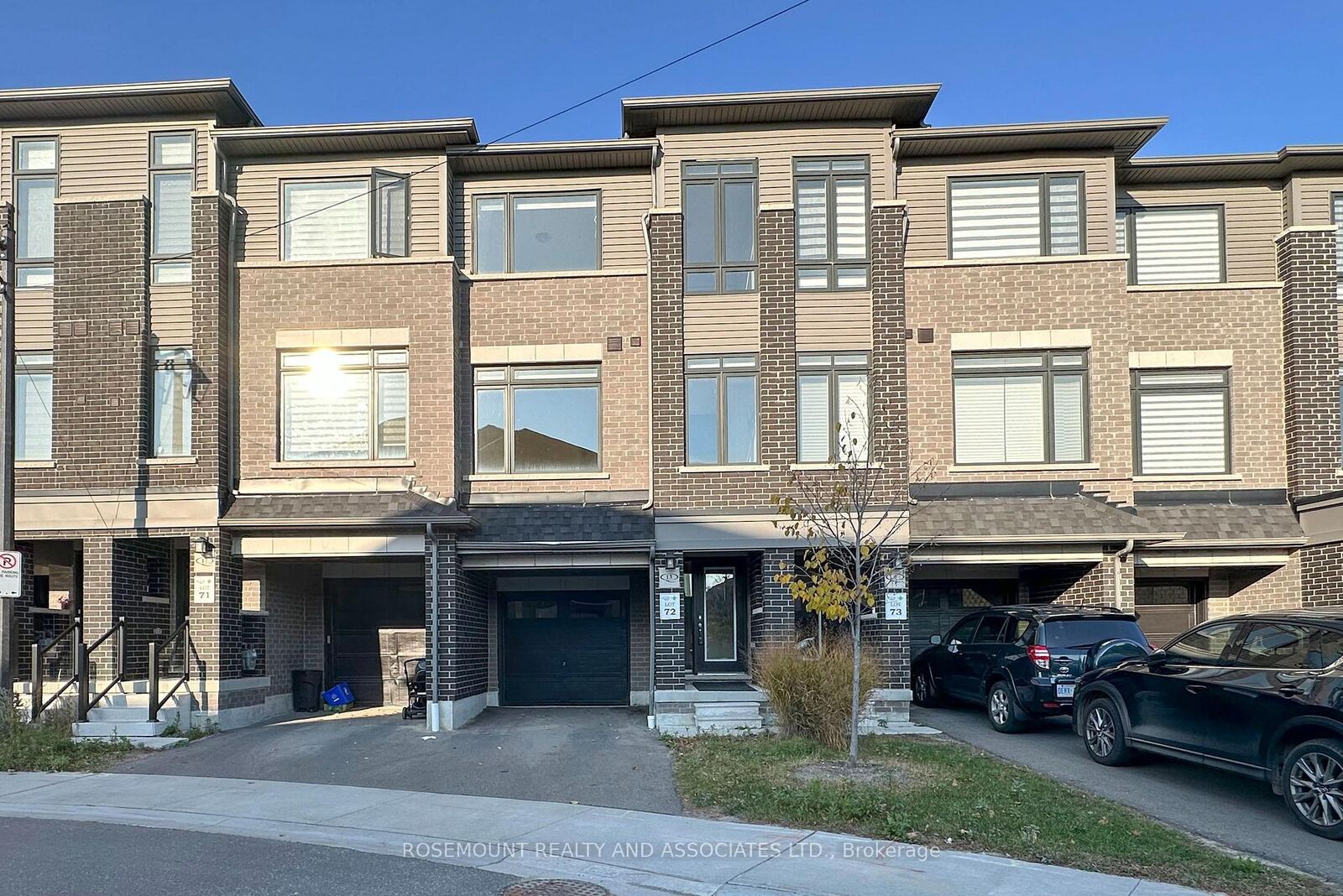 Photo de la propriété:  13 Esquire Way  ON L1R 0S7 